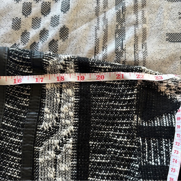 Vintage 1980s Leather Trim Chunky Knit Black and gray Crewneck Sweater size M - Picture 10 of 11